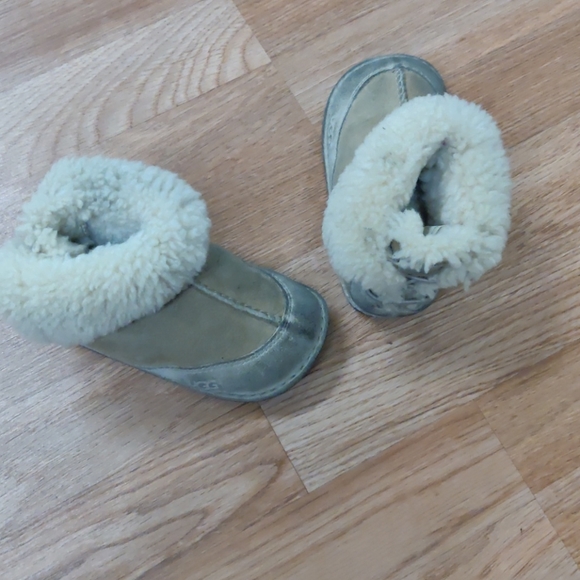Ugg Slippers - Picture 2 of 4